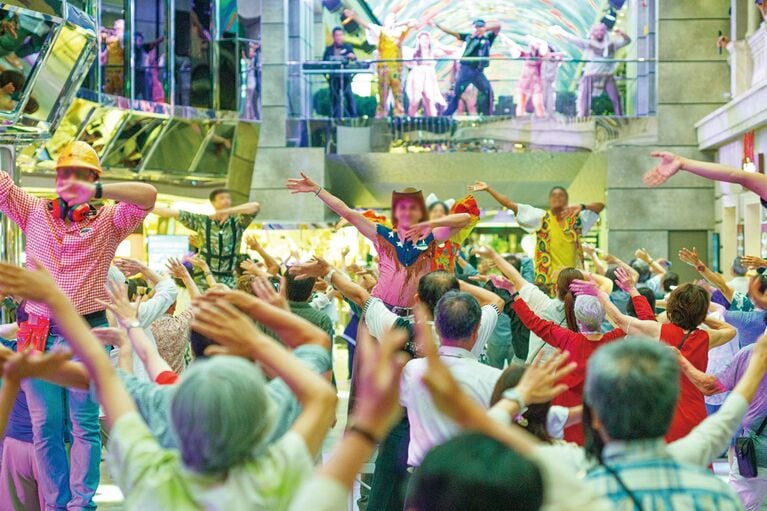 船内で最も盛り上がるという「ダンスパーティー」の様子