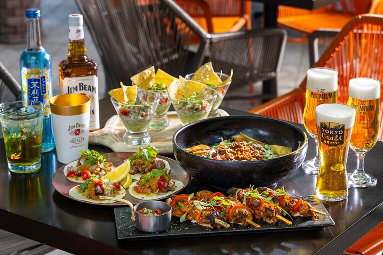 「TERRACE de TACOS」のイメージ。ランチ・ディナーともに1名7,500円（税込）。