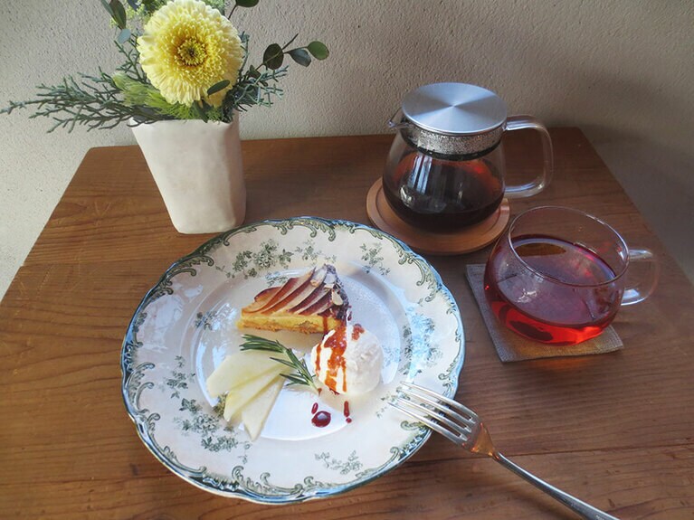 余裕のある日には、14時頃からイートインも。美味しいドリンクと、ひと手間かけたお菓子を供する。