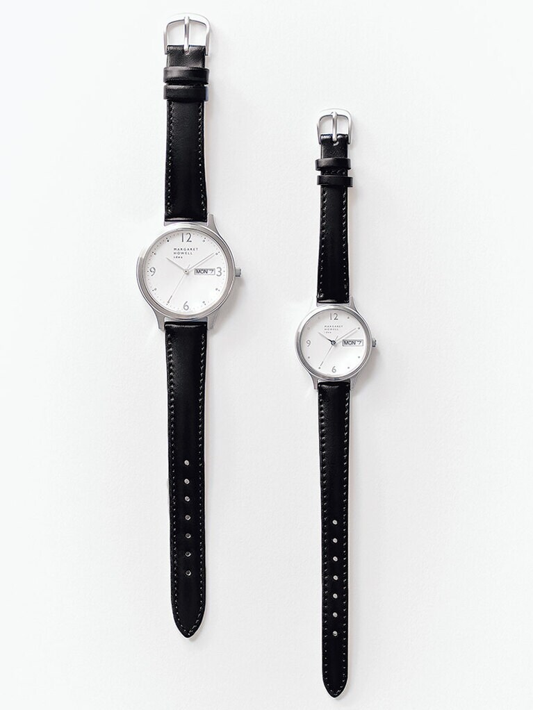 シンプルモダンな 佇まいのウォッチ。各33,000円／マーガレット・ハウエル アイデア