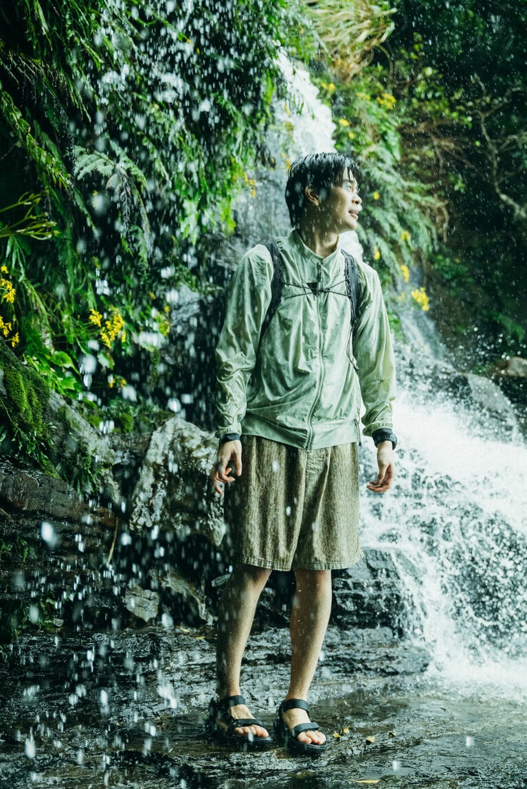 父の影響で登山を始め、日本百名山の制覇を目指す本格派の井之脇海さん。「遊びの延長としての登山。Tevaがあれば、色々な表情を持つトレイルに出会える。」と語る。