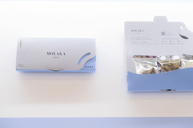 MOLARAは、最大12時間使用可能の日本初”使い捨て”月経ディスク。厚さ5mm、直径65mmの薄型。交換頻度も少なく、使い捨てなので、様々な管理の手間が解消される。2023年2月発売予定。