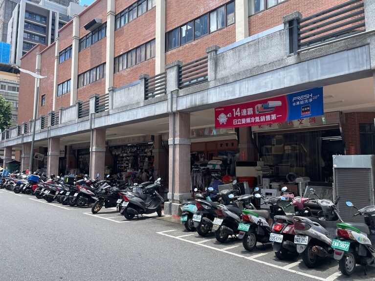 どこか懐かしさを感じさせる味わいのある建物。