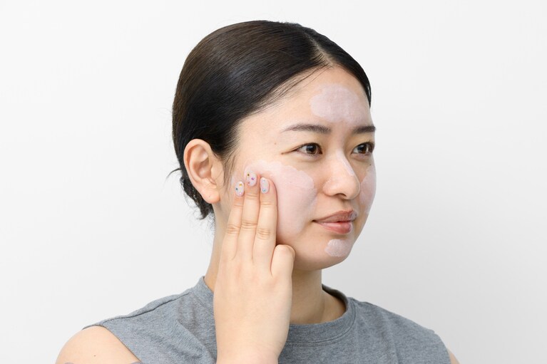 指先ではなく、指の腹全体を使ってのばす。