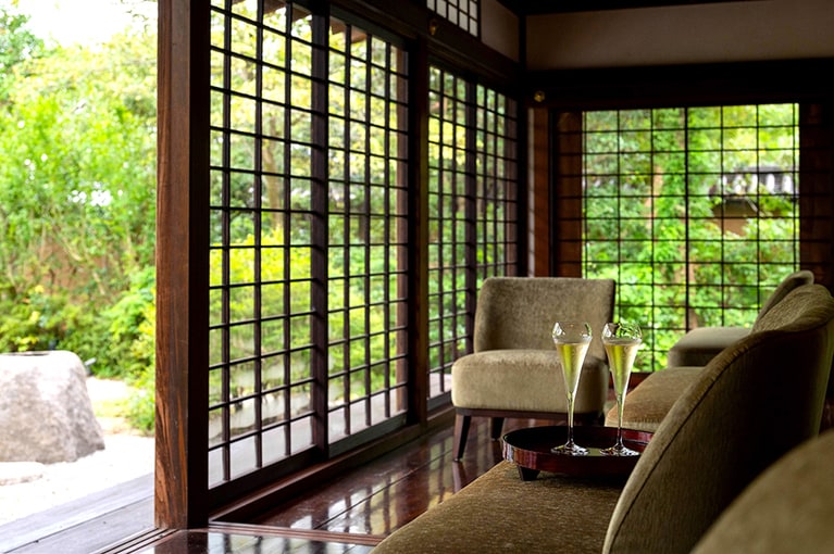 かつて興福寺の子院だった世尊院を改修して生まれた茶寮「世世」。