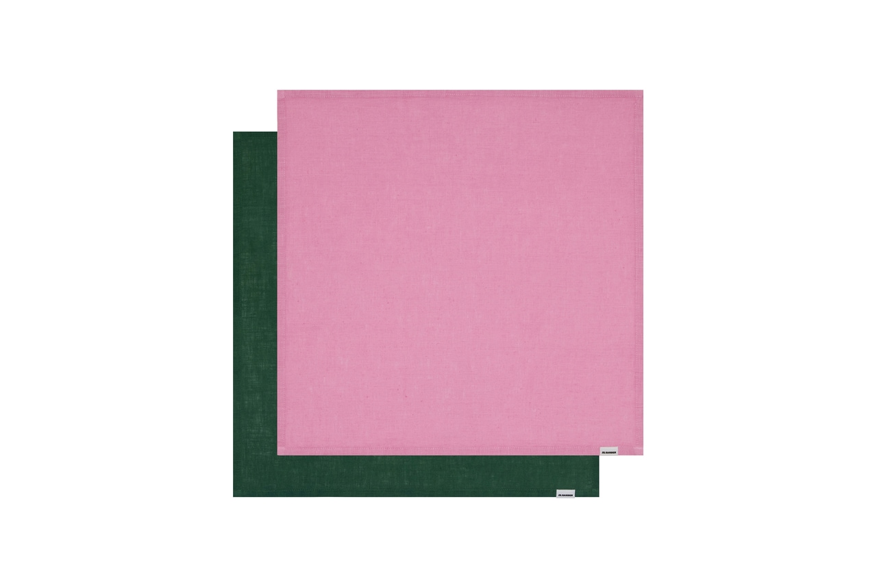 8月下旬より展開。ハンカチ2枚組 27,500円。画像は「桜のかさね」。