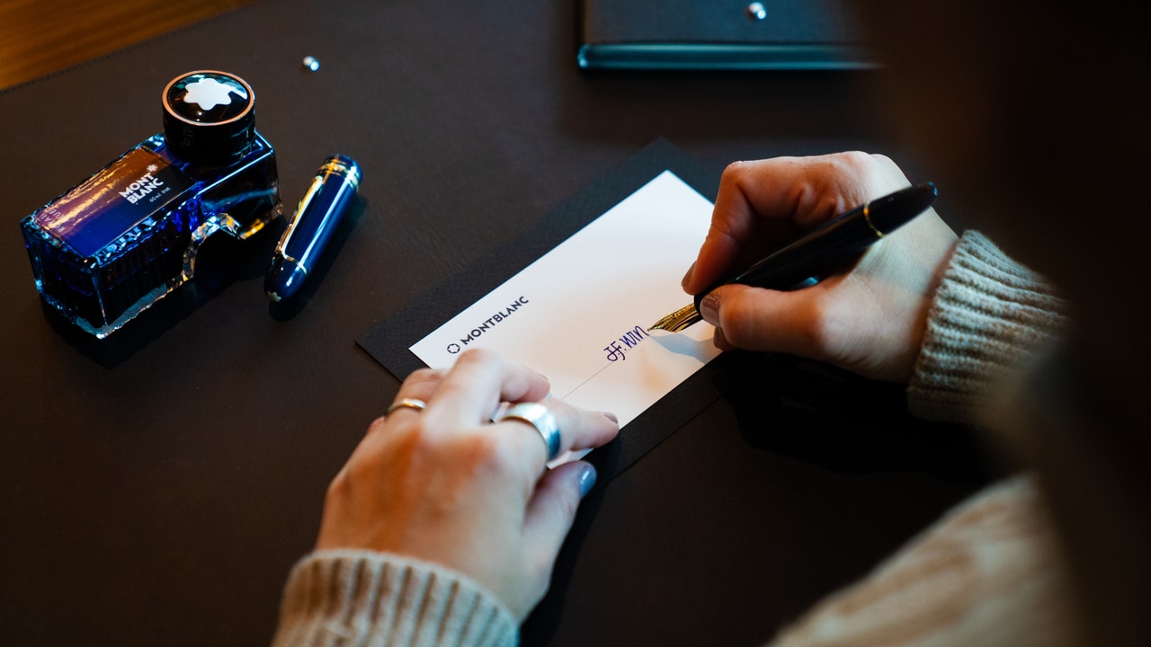 “文字を綴る時間で、ひらめきと集中力を目覚めさせる”をコンセプトにしたこのハイティーでは、モンブランの筆記具とオリジナルポストカードも用意。慌ただしい日常の中で、あえて立ち止まり、思考や感性に静かに向き合う時間を提供してくれる。