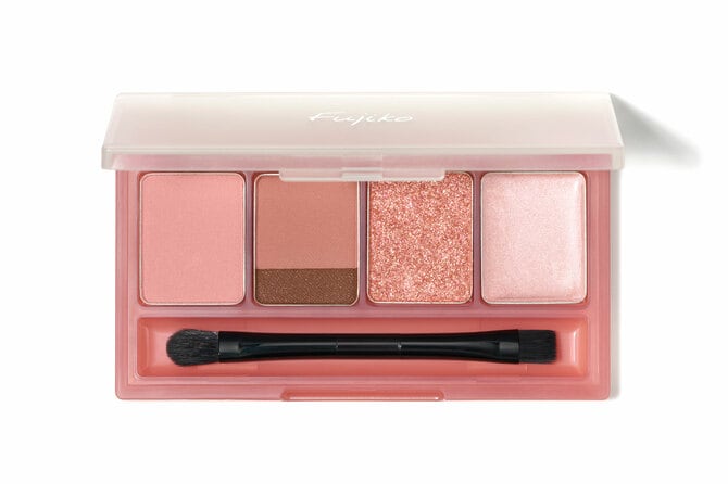 01 インパルスピンクは、くすみ加減がちょうどいいピンクブラウン系と、同系色のピンクラメが華やか。ど派手じゃないけど印象的な垢ぬけ顔が作れる。