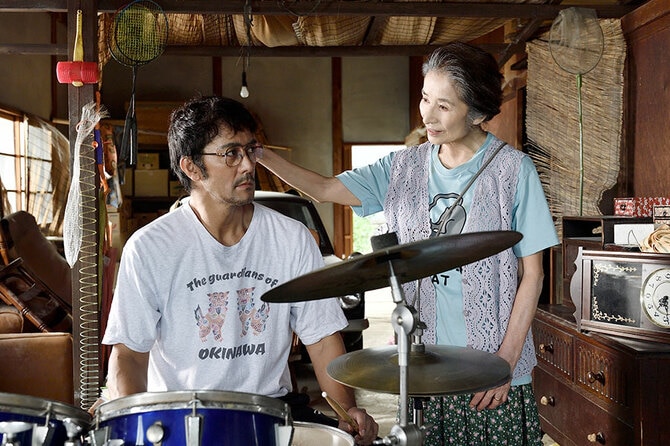 2ページ目)映画『異動辞令は音楽隊！』で サックス奏者を演じる高杉真