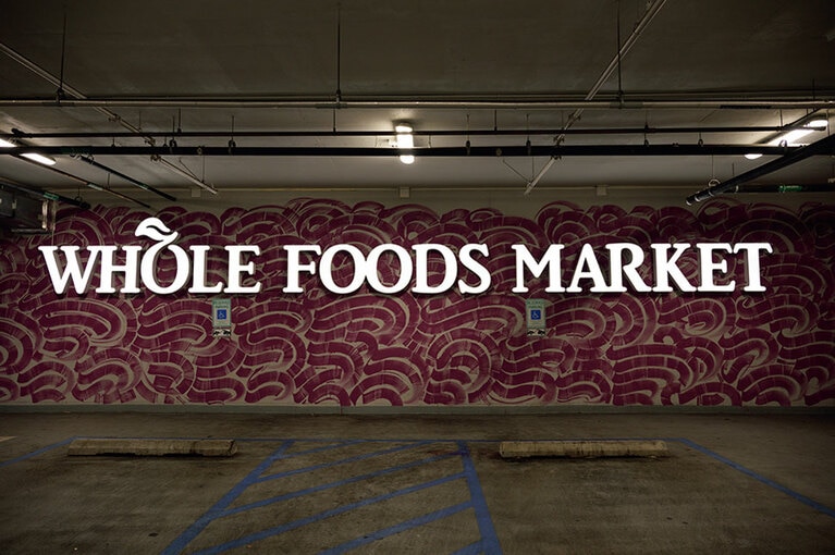 Whole Foods Market（ホール フーズ マーケット クイーン店）。