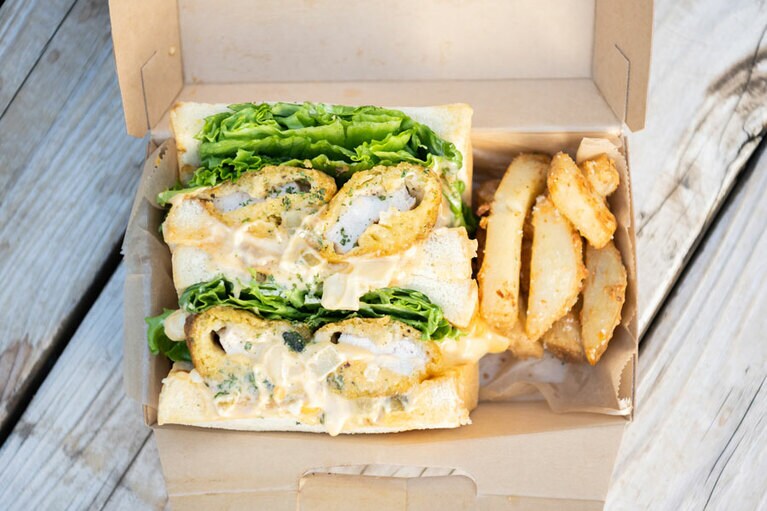 自家製タルタルソースの南蛮サンド(1,180円)。