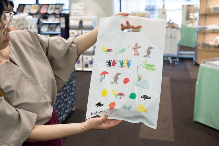 オリジナルショップバッグ。