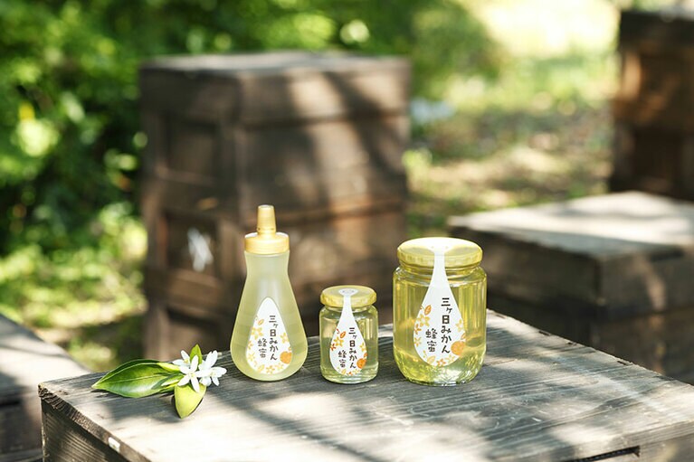 静岡県・三ヶ日町の「長坂養蜂場」で丁寧に作られている“三ヶ日みかん蜂蜜”。