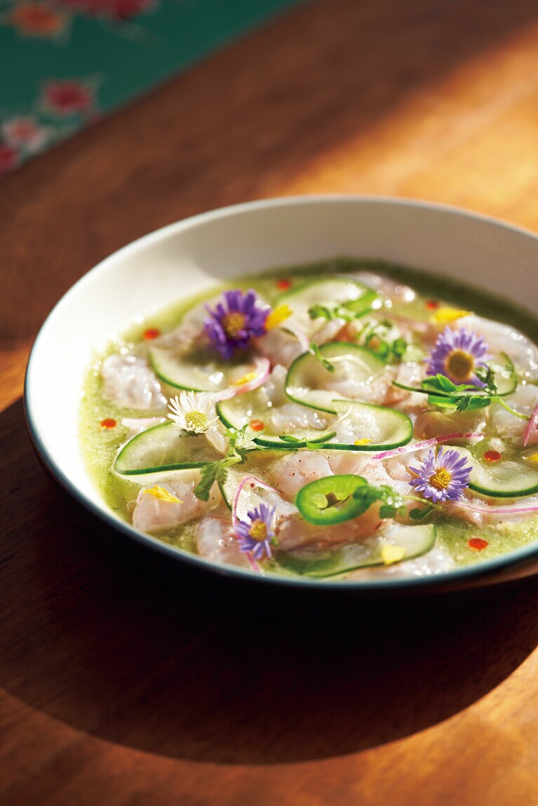 スターターには、シーフードセビーチェをぜひ。