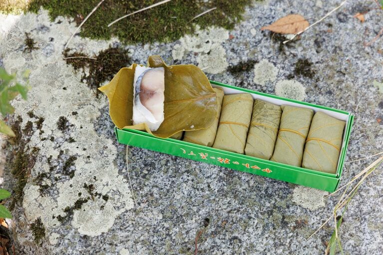 今回いただいた「ヤマトの柿の葉ずし」はサバだけではなく、タイやエビなど7種類。