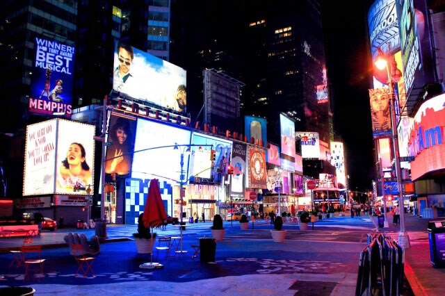 ブロードウェイ・リーグ発表では2018～19年度の興行収入は18億3000万ドル(約2000億円)にもおよぶ。好景気を邁進していた。