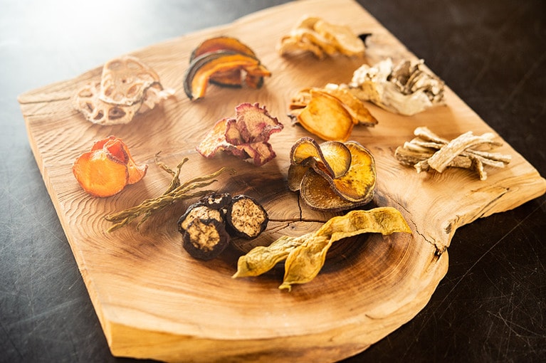 晴れて乾燥した冬に干した食材は、女性に嬉しい食べ物。