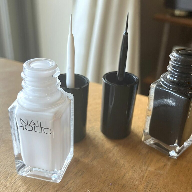 筆全体が極細で、先端は1ミリ以下くらいの細さ（ライター調べ）。ラインアートでも文字でもイラストでも描きやすい。