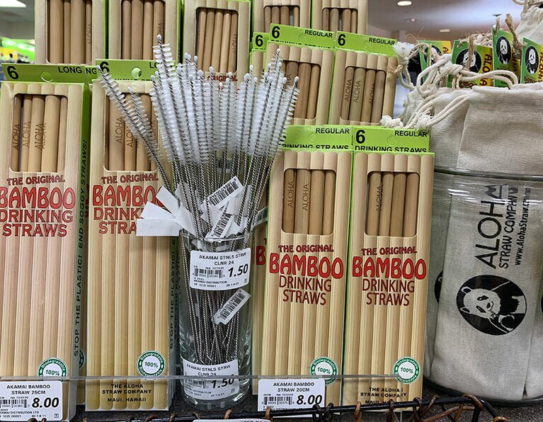 竹のストローも販売されている。