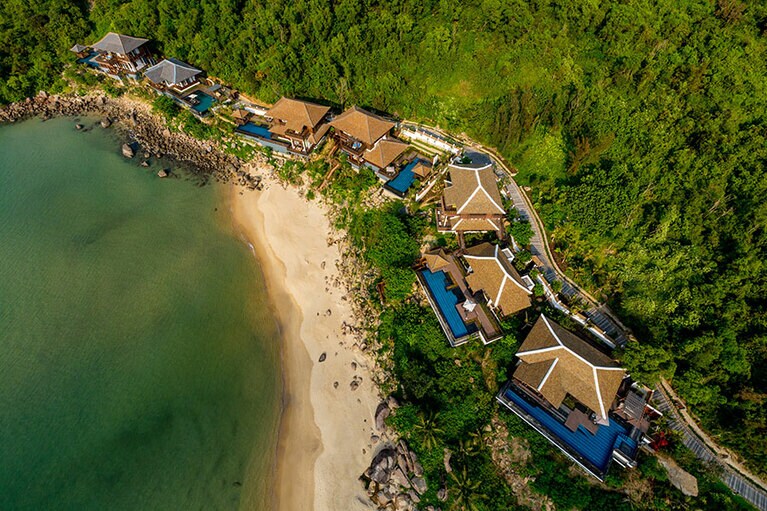 2,500ヘクタール（東京ドーム534個分）にもおよぶ原生林が広がるソンチャ半島自然保護区。