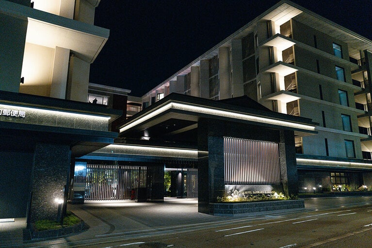 「ザ ホテル山楽 金沢」外観。