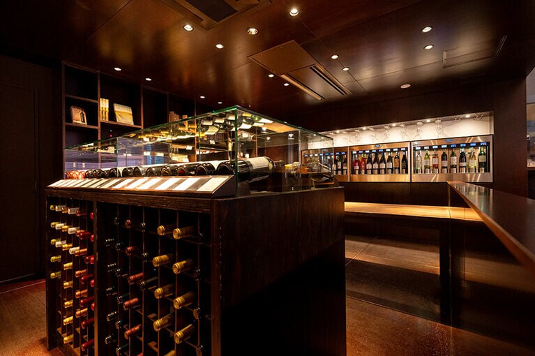 山梨・長野の全24種類のワインが揃う「八ヶ岳ワインハウス」。