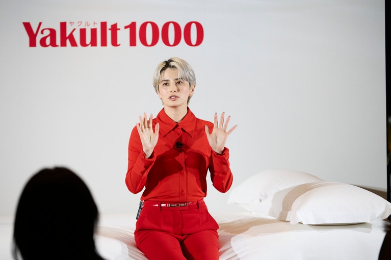 ステージには椅子の代わりにシーリーのベッドが！