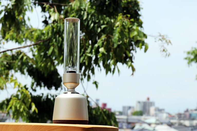 早速、自宅のベランダに置いてみました。スピーカーから流れてくる音楽が、爽やかな風と絡み合って身体に沁みわたり、心地よい幸福感に包まれます。ここは、天国ですか？