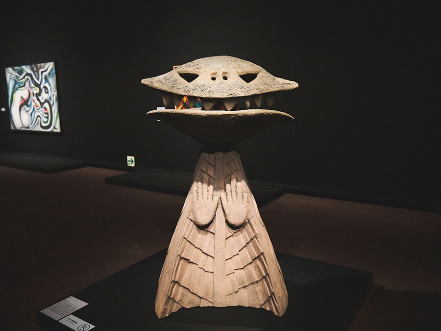 《ノン》(1970年 川崎市岡本太郎美術館蔵)。万博では「太陽の塔」の地下に展示されていた「ノン＝否定」のポーズをとる像。