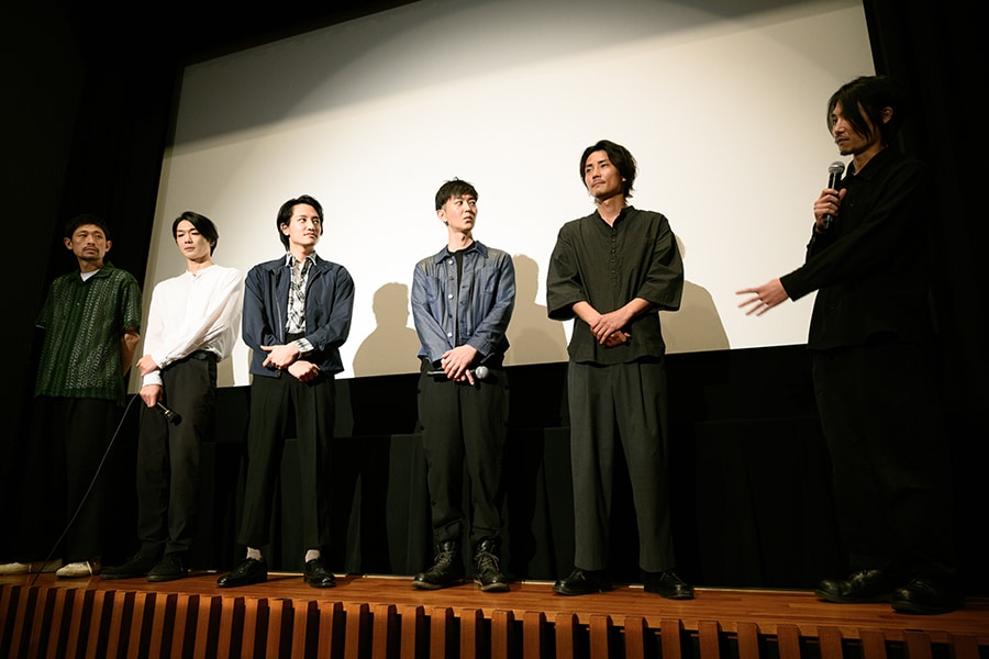特別上映の舞台挨拶にて。左から、柾賢志さん、義山真司さん、藤原季節さん、佐藤考哲さん、毎熊克哉さん、林 知亜季監督。