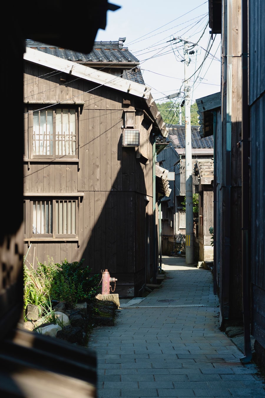 宿根木集落。迷路のように路地が張り巡らされている。