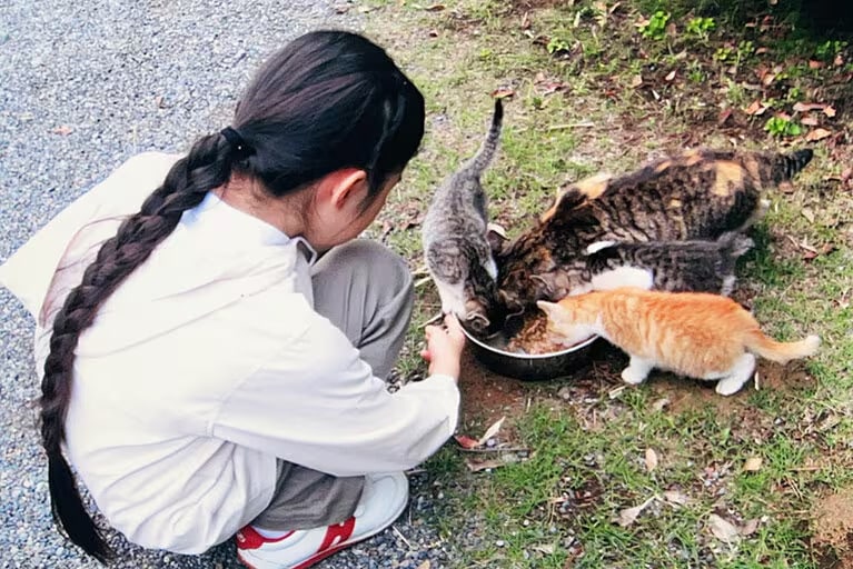 2010年5月ごろ、赤坂御用地にある東宮御所のそばで、両陛下のいずれかが撮影されたという（宮内庁提供）