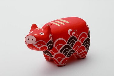 福島県の伝統工芸品】 ニューエイジの赤べこたちも？ 幸運を運ぶ牛「赤