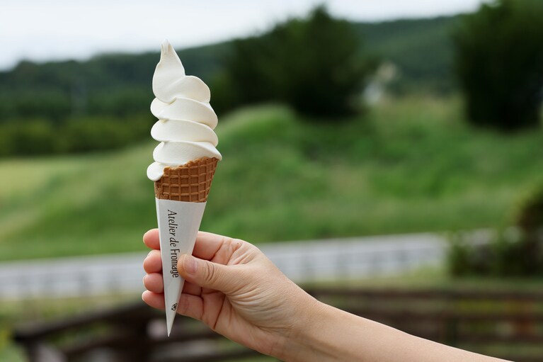 「自家製生チーズソフト」 580円。