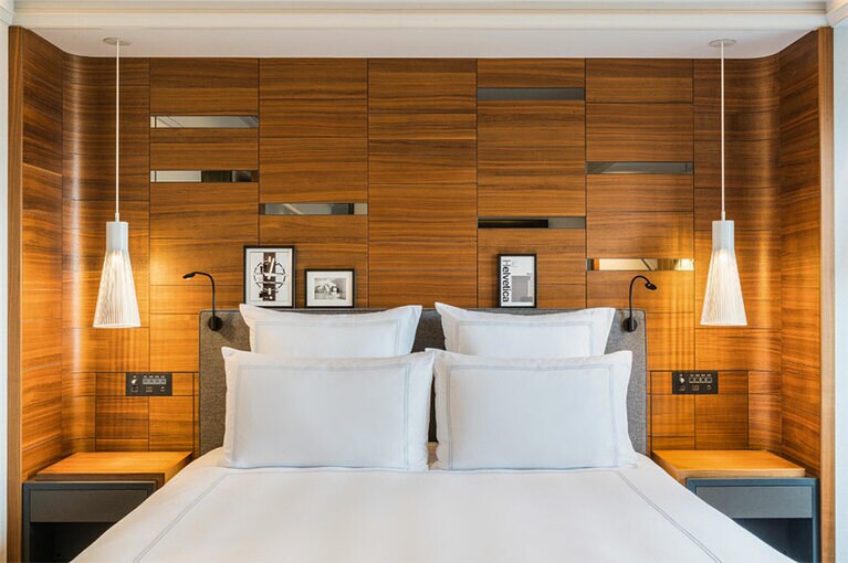 「スイス アドバンテージ ルーム」をはじめ、客室タイプも多彩。