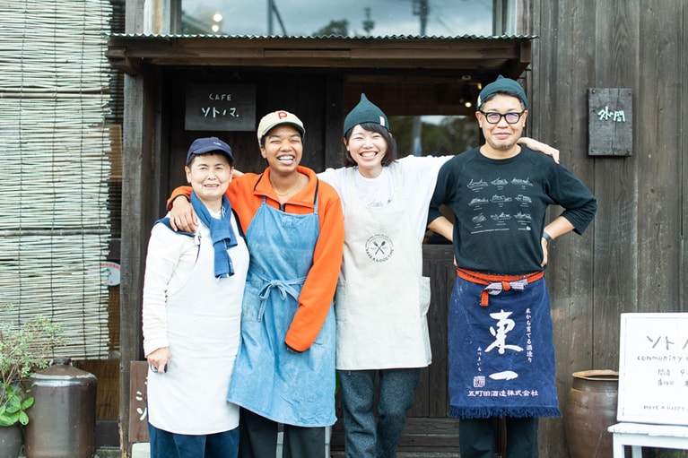 旅行者も一人旅も子連れ旅行も。来る人を温かく迎えるコミュニティカフェ「ソトノマ」。