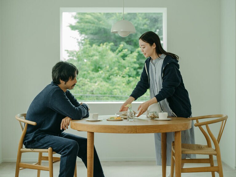 クルーネックTEE 5,940円、パンツ 5,940円、フーディ 7,920円、ワンピース 7,920円。