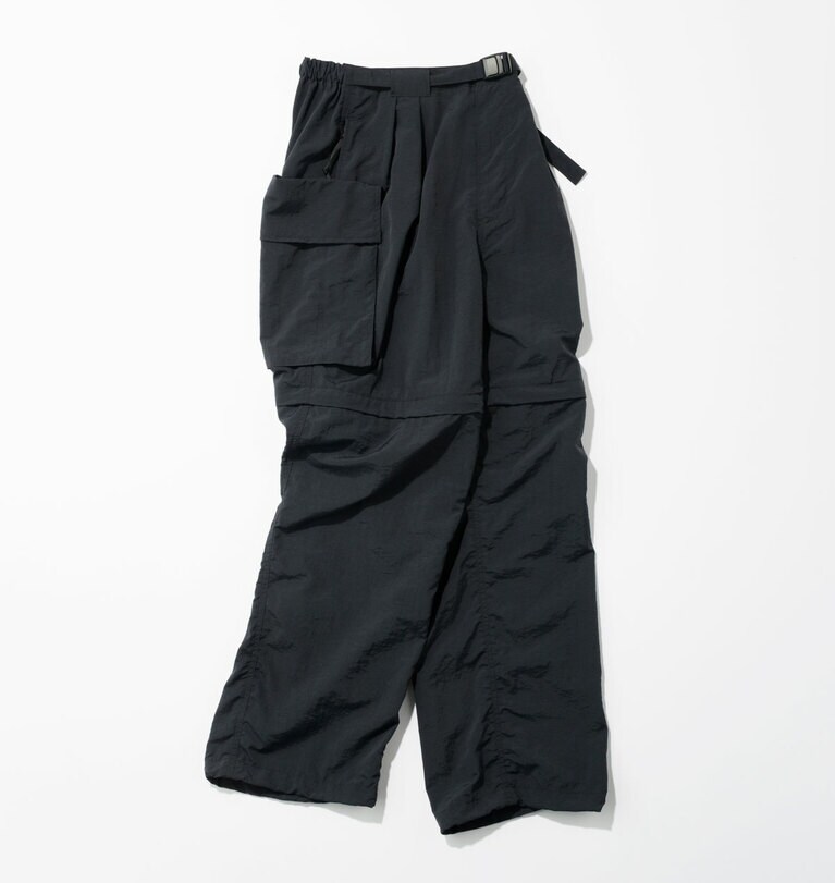 フィーニー“ナイロン製ミリタリーパンツ”／41,800円。