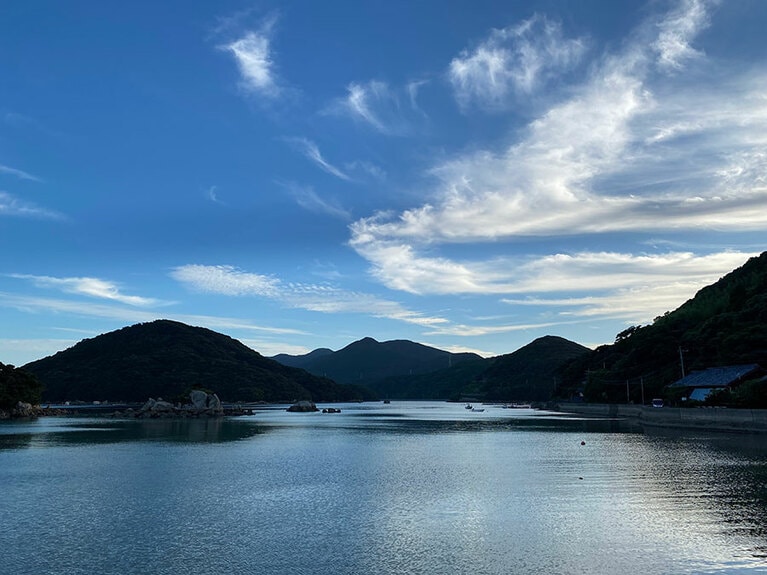 吸い込まれるように美しい海。