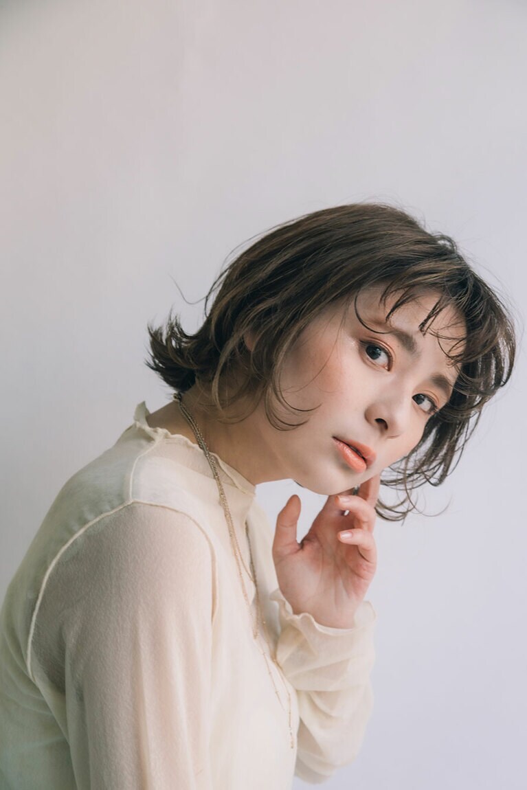 顔型をカバーできるニュアンス外ハネボブ。