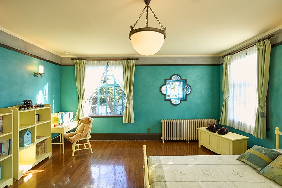 山手の西洋館のなかで唯一、子ども用の部屋として設計された2階の令息寝室。