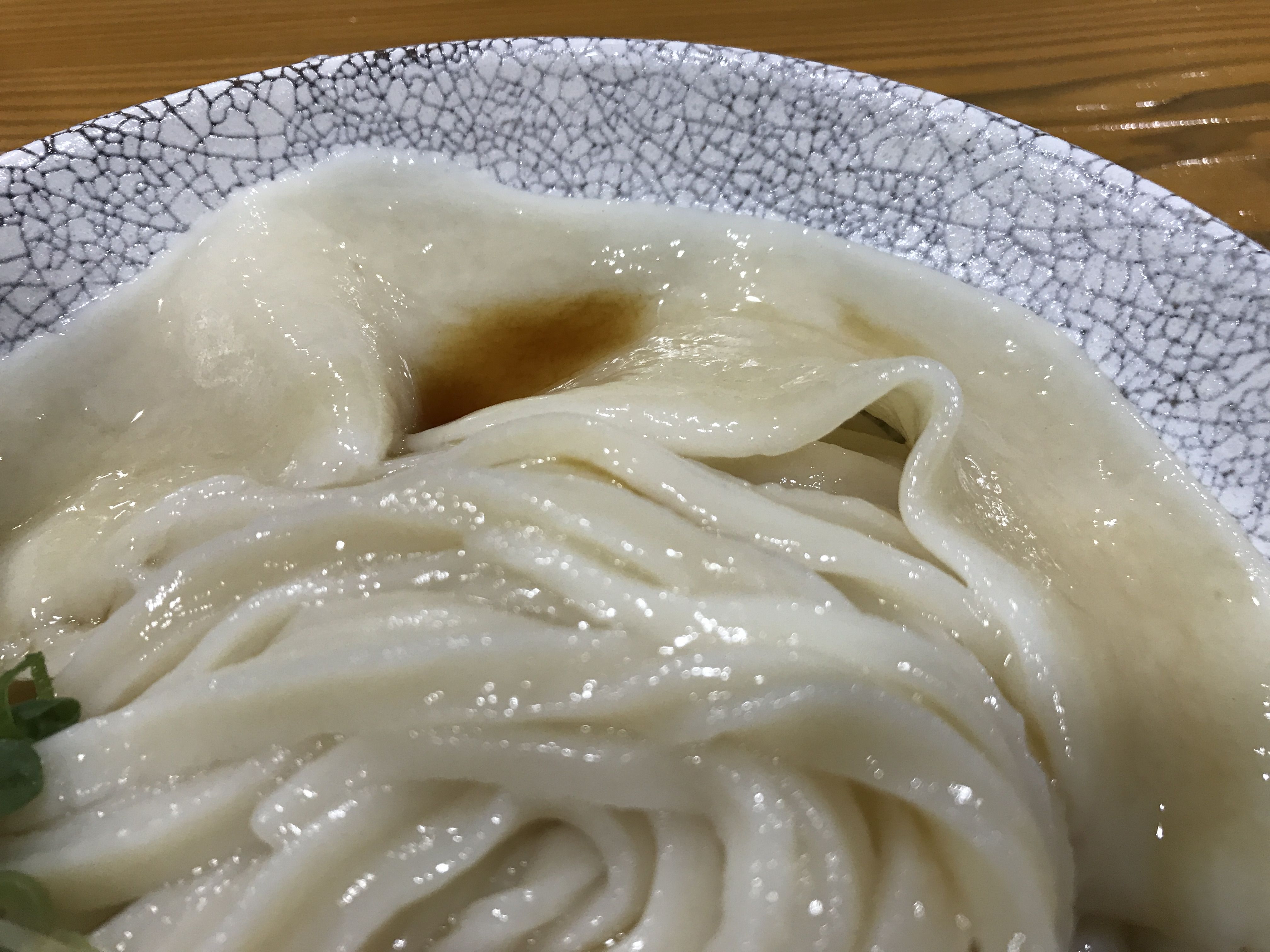 うどんの耳もすべてネバリゴシがあって、もっちもちの食感