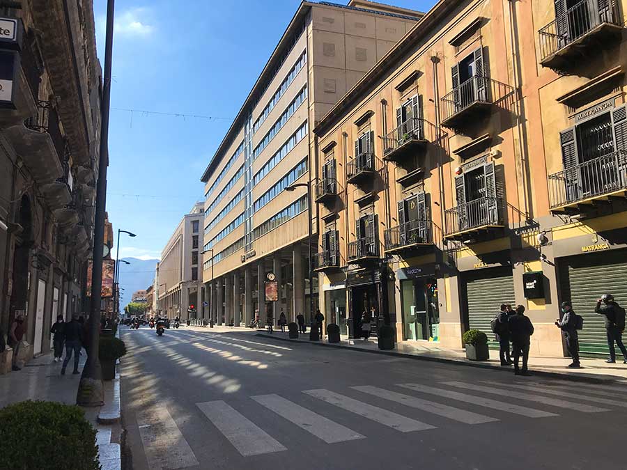 3月11日(水)パレルモの朝。大通りも閑散。