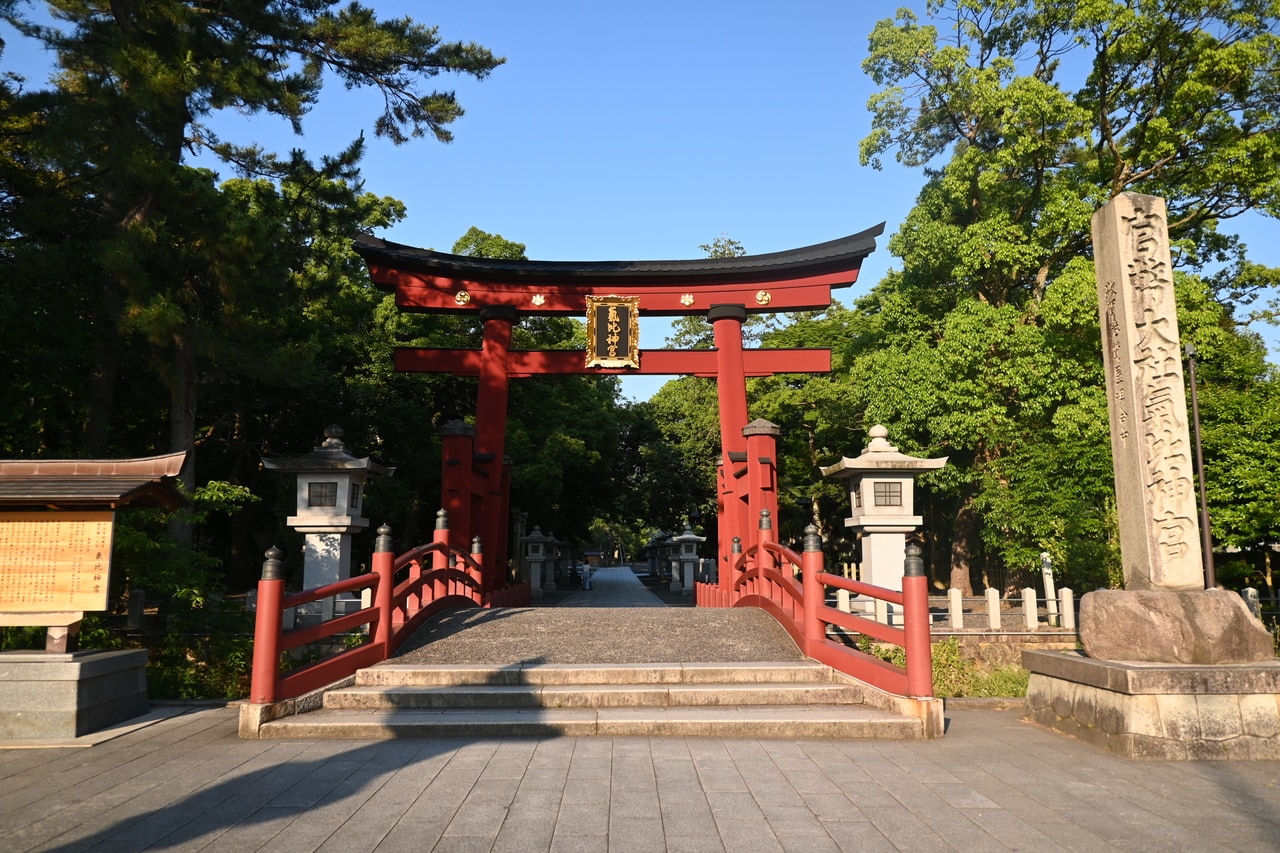 越前国の一之宮、氣比神宮。日本三大木造鳥居が迎えます。