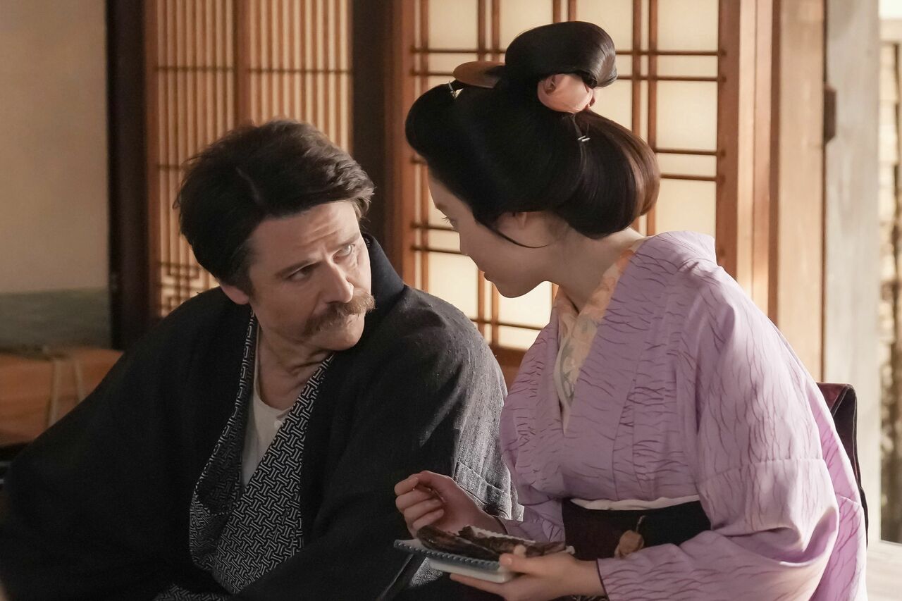 3月24日放送の場面写真。不調を抱えるヘブンは、自分が死んだ後のことを語りはじめ……。©NHK