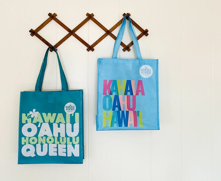 ご当地ペーパーエコバッグは 1.49～2.99ドル。