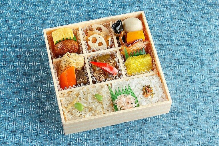 琴 1,350円(写真は7月の商品)／なだ万厨房 スタティオ(エキュート品川)