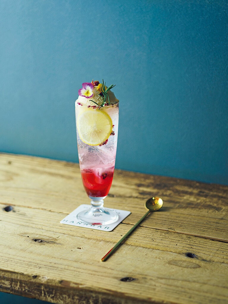 お花のクリームソーダ 1,100円／HANABAR