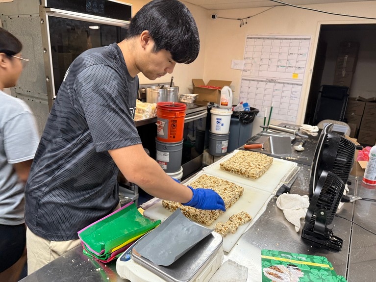 家族、親戚が働くキッチンでは、すべて手作り。