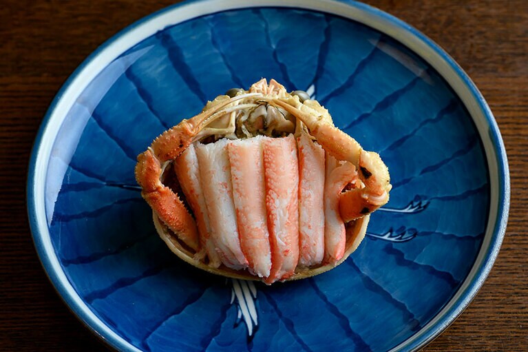 地元で人気のずわい蟹のメス「香箱蟹」は濃厚な味わい。